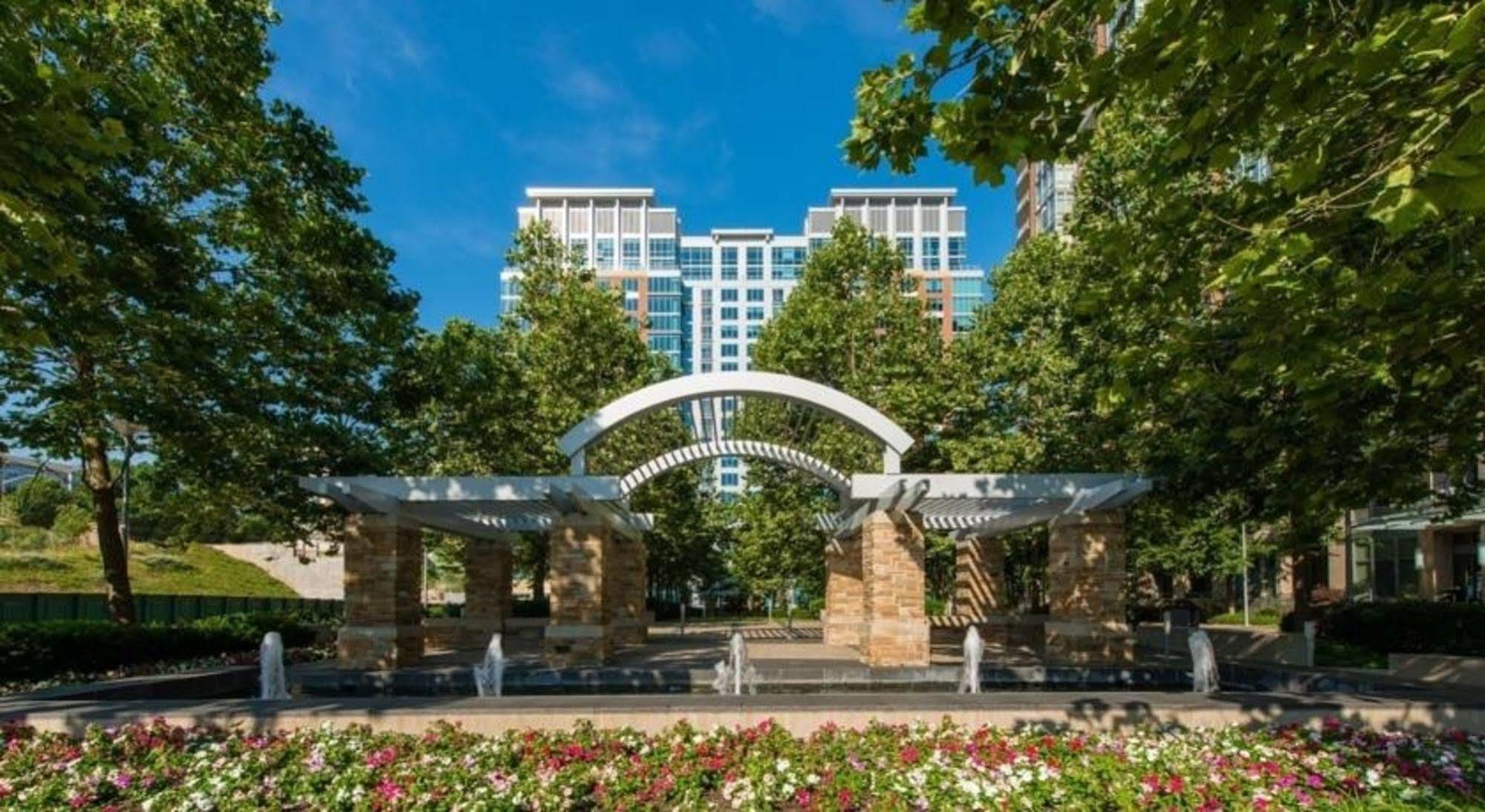泰森斯角 Ovation At Park Crest By Bridgestreet酒店 外观 照片